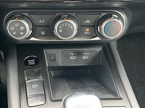 Certified 2025 Nissan Kicks SV image 21