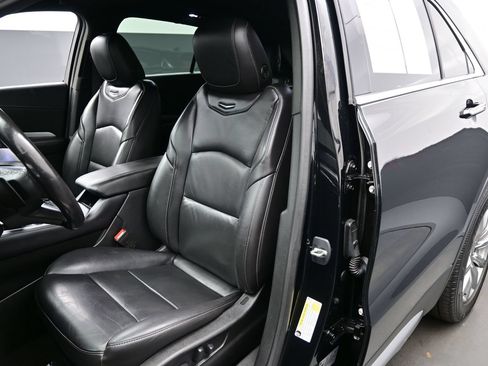 Used 2020 Cadillac XT4 Premium Luxury w/ Technology Package AWD/4WD image 12
