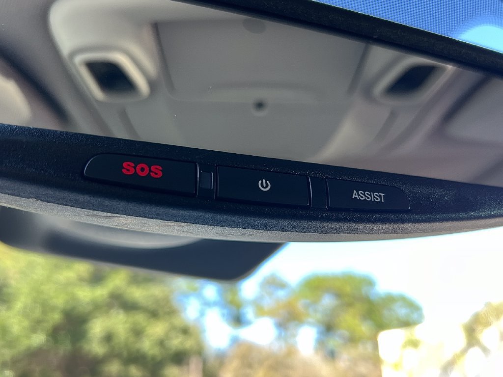 Used 2021 Chrysler Pacifica Limited w/ Uconnect Theater Family Group FWD image 57