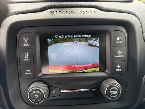 Used 2015 Jeep Renegade Latitude w/ Popular Equipment Group FWD image 23