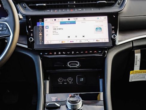 New 2026 Jeep Grand Cherokee Limited AWD/4WD image 16