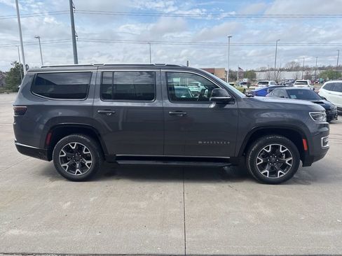 Used 2023 Jeep Wagoneer Series III w/ Preferred Equipment Group image 4