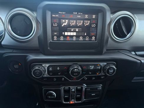 Used 2018 Jeep Wrangler Unlimited Sahara w/ Dual Top Group AWD/4WD image 7