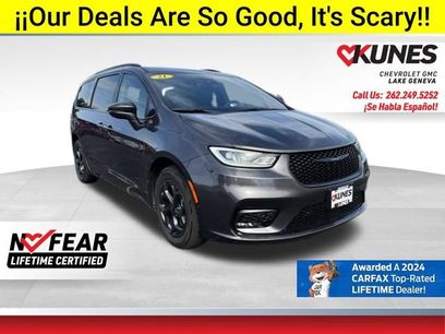 Used 2021 Chrysler Pacifica Touring-L w/ Uconnect Theater Family Group