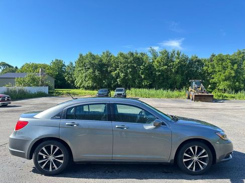 Used 2012 Chrysler 200 S FWD image 12