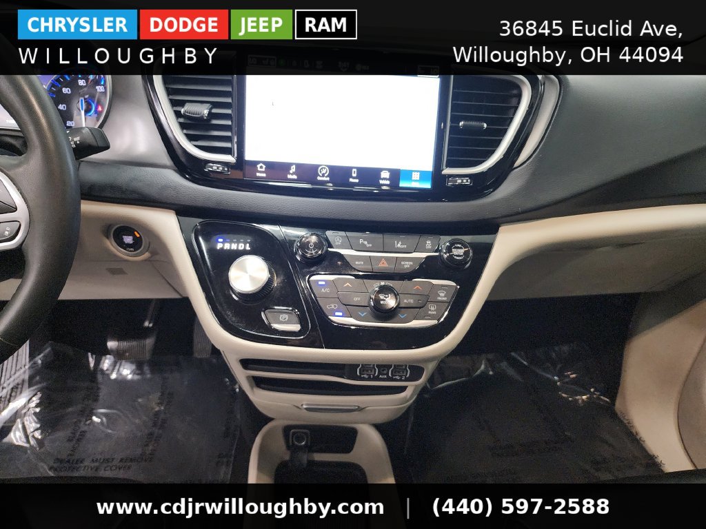 Used 2024 Chrysler Pacifica Touring-L FWD image 20