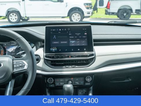 Used 2025 Jeep Compass Limited AWD/4WD image 33