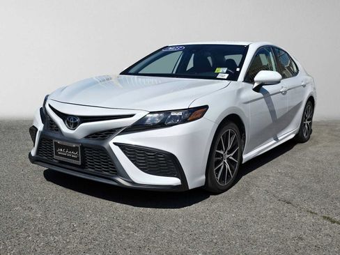 Used 2023 Toyota Camry SE FWD image 7