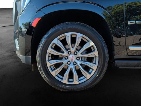 Used 2021 GMC Yukon Denali w/ Denali Premium Package AWD/4WD image 9