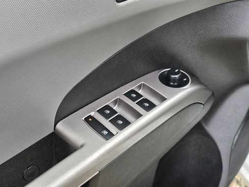 Used 2019 Chevrolet Sonic Premier FWD image 26