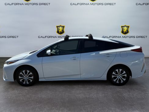 Used 2022 Toyota Prius Prime XLE FWD image 2