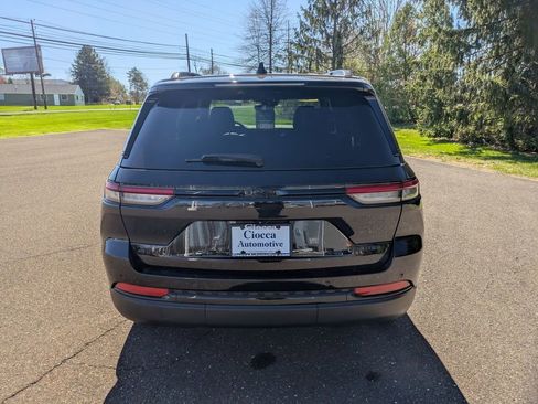 Used 2023 Jeep Grand Cherokee Altitude image 6