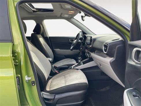 Used 2023 Hyundai Venue SEL w/ Cargo Package image 15