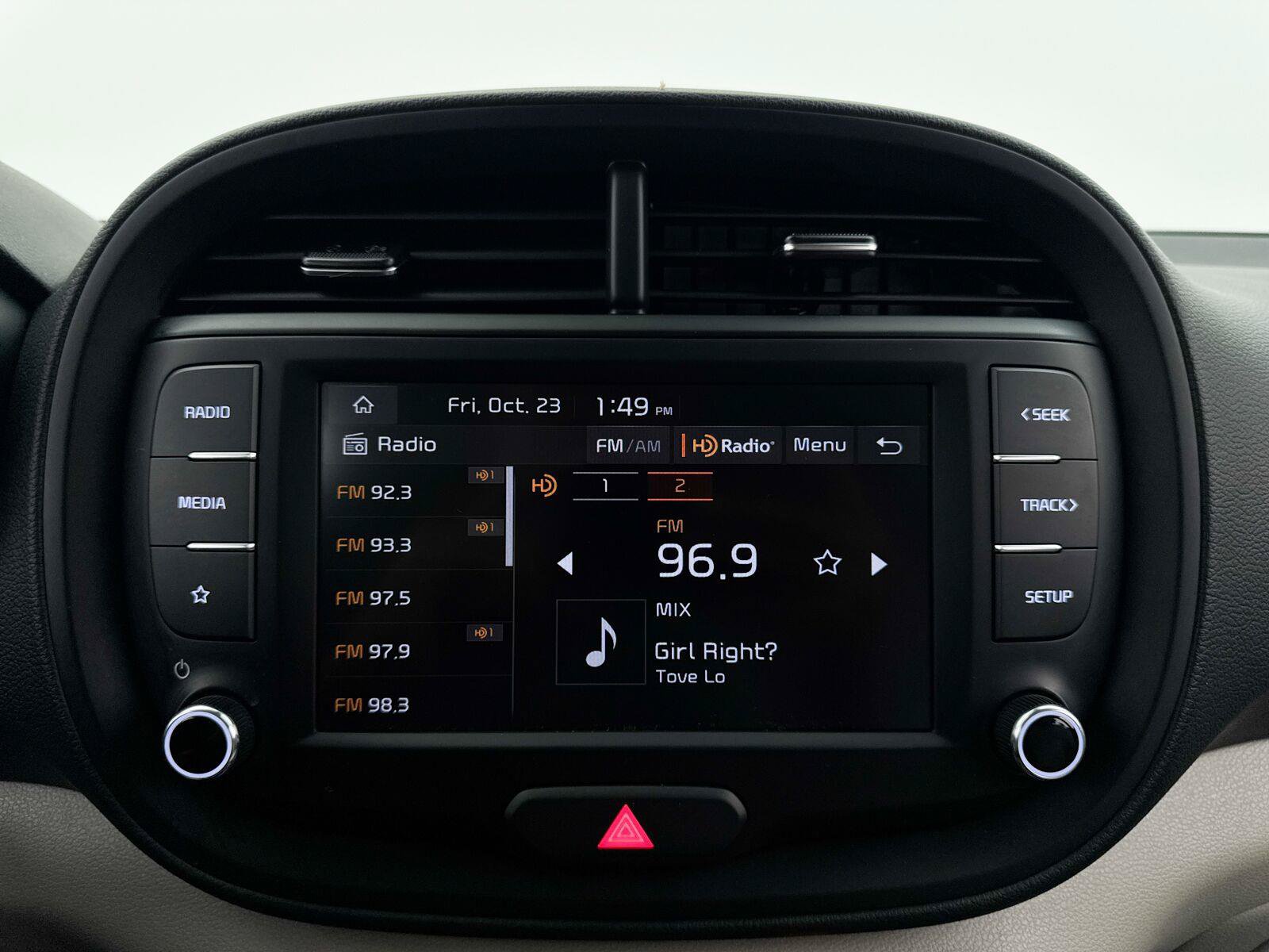 Used 2025 Kia Soul LX w/ LX Technology Package FWD image 23