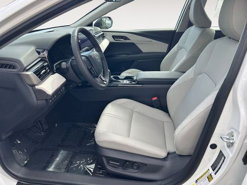 Used 2026 Toyota Camry XLE AWD/4WD image 21