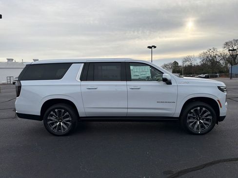 New 2026 Chevrolet Suburban High Country image 2