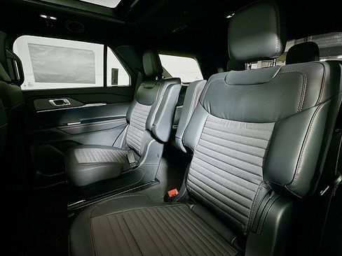 New 2026 Ford Explorer ST-Line w/ ST-Line Street Pack image 9