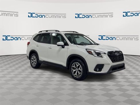Used 2022 Subaru Forester Premium image 2