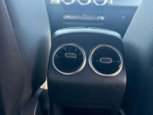 Used 2024 Mercedes-Benz GLB 250 image 30