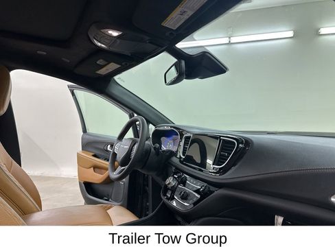Used 2023 Chrysler Pacifica Pinnacle w/ Trailer Tow Group image 19