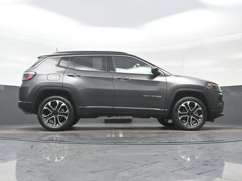 Used 2022 Jeep Compass Limited image 30