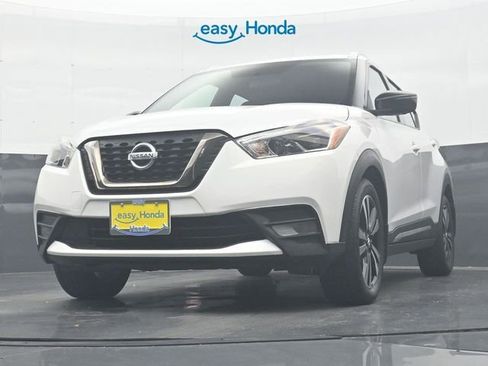 Used 2019 Nissan Kicks SR w/ SR Premium Package image 28