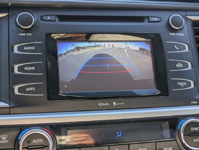 Used 2015 Toyota Highlander Plus FWD image 22