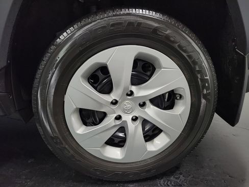 Used 2023 Toyota RAV4 LE AWD/4WD image 10