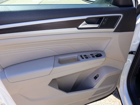 Certified 2023 Volkswagen Atlas SE w/ Panoramic Sunroof Package image 15