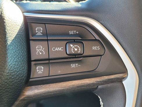 Used 2024 Jeep Grand Cherokee L Limited w/ Luxury Tech Group II image 20