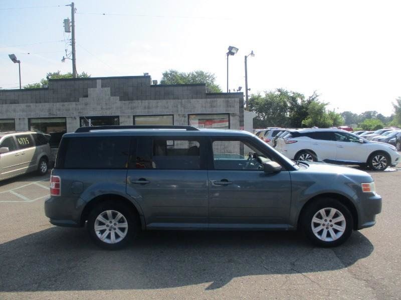 Used 2010 Ford Flex SE FWD image 2
