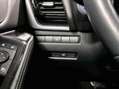 Used 2023 Nissan Rogue SV w/ SV Premium Package image 15