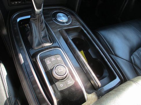 Used 2022 Nissan Armada Platinum w/ Captain's Chairs Package image 33