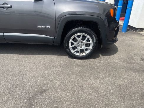 Used 2019 Jeep Renegade Latitude AWD/4WD image 9