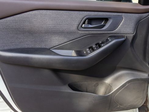 Used 2023 Nissan Rogue S FWD image 12