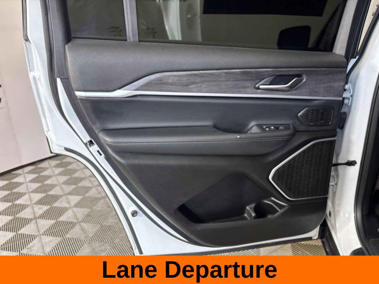Used 2022 Jeep Grand Cherokee L Limited AWD/4WD image 24