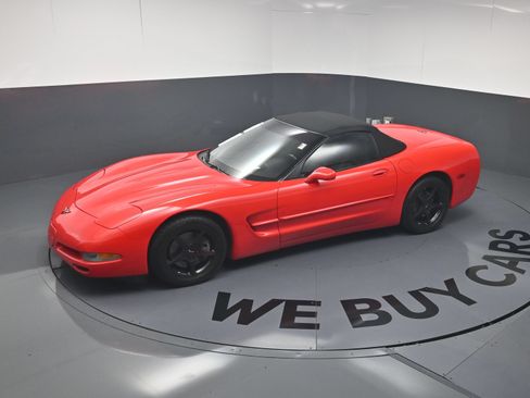 Used 2004 Chevrolet Corvette Convertible w/ Preferred Equipment Group RWD image 28
