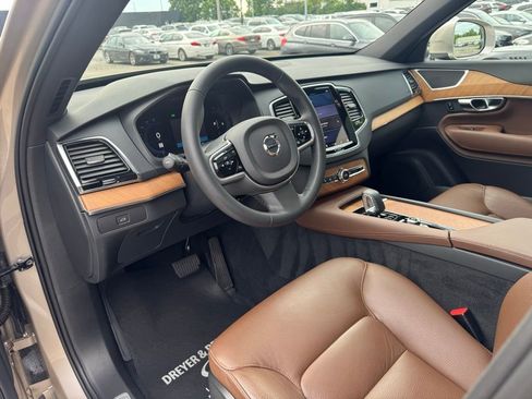 Used 2023 Volvo XC90 B5 Plus image 15