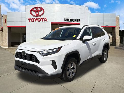 Used 2025 Toyota RAV4 XLE image 1