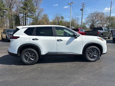 Used 2025 Nissan Rogue S image 2