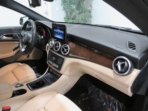 Used 2018 Mercedes-Benz CLA 250 4MATIC image 9