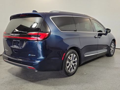 Used 2022 Chrysler Pacifica Pinnacle FWD image 6