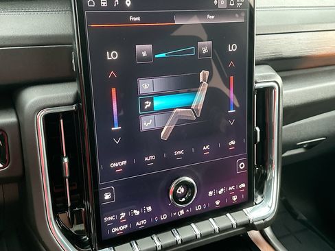 Used 2025 GMC Yukon Denali AWD/4WD image 19