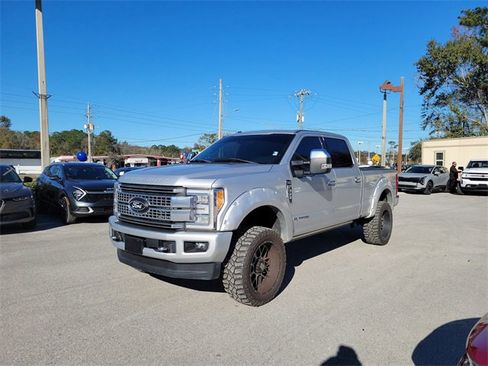 Used 2017 Ford F350 Platinum w/ Platinum Ultimate Package image 4