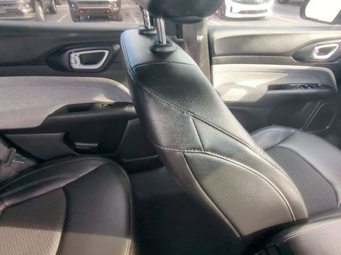 Used 2024 Jeep Compass Latitude AWD/4WD image 8