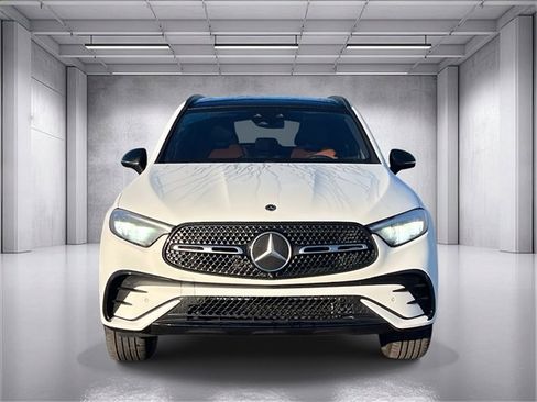 Used 2025 Mercedes-Benz GLC 300 4MATIC image 8