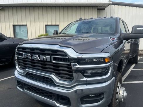 Used 2025 RAM 3500 Big Horn AWD/4WD image 3