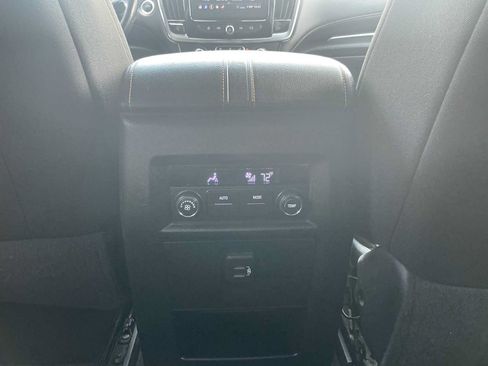Used 2020 Chevrolet Traverse LT FWD image 17