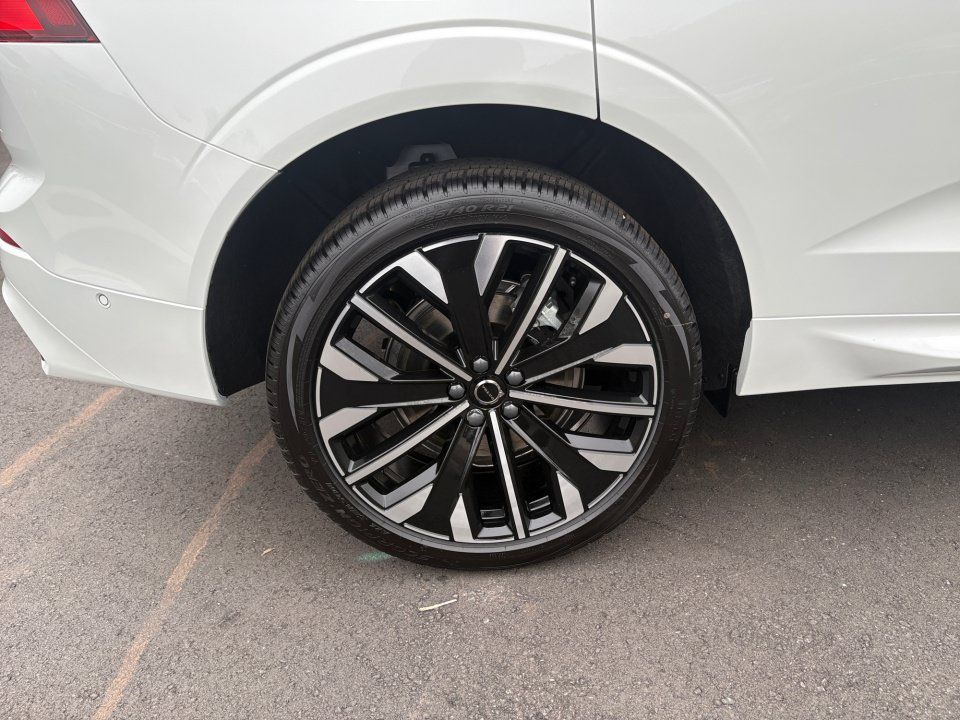 New 2026 Volvo XC60 T8 Ultra w/ Protection Package Premier AWD/4WD image 23