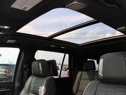 Used 2023 Cadillac Escalade Sport Platinum image 17